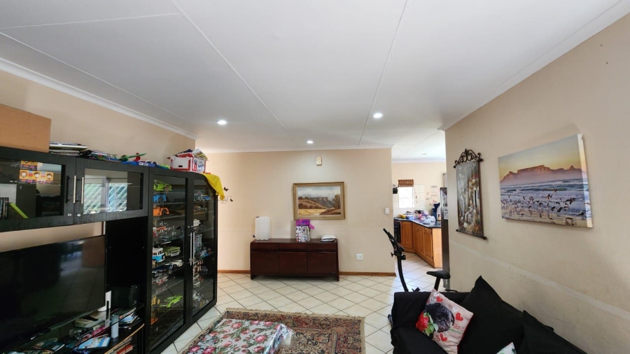 To Let 4 Bedroom Property for Rent in Cashan North West